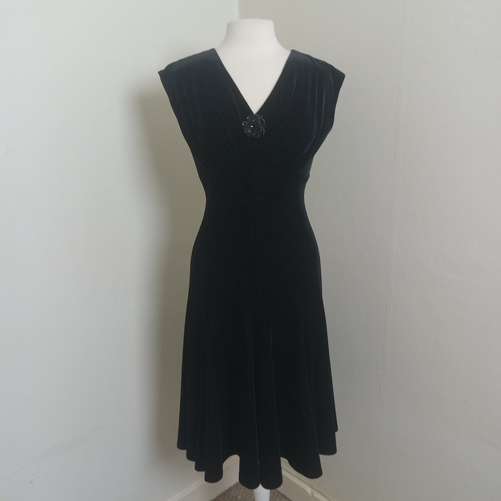 Talbots Size 8 Petite Sleeveless Fit & Flare Black Velvet Midi Dress